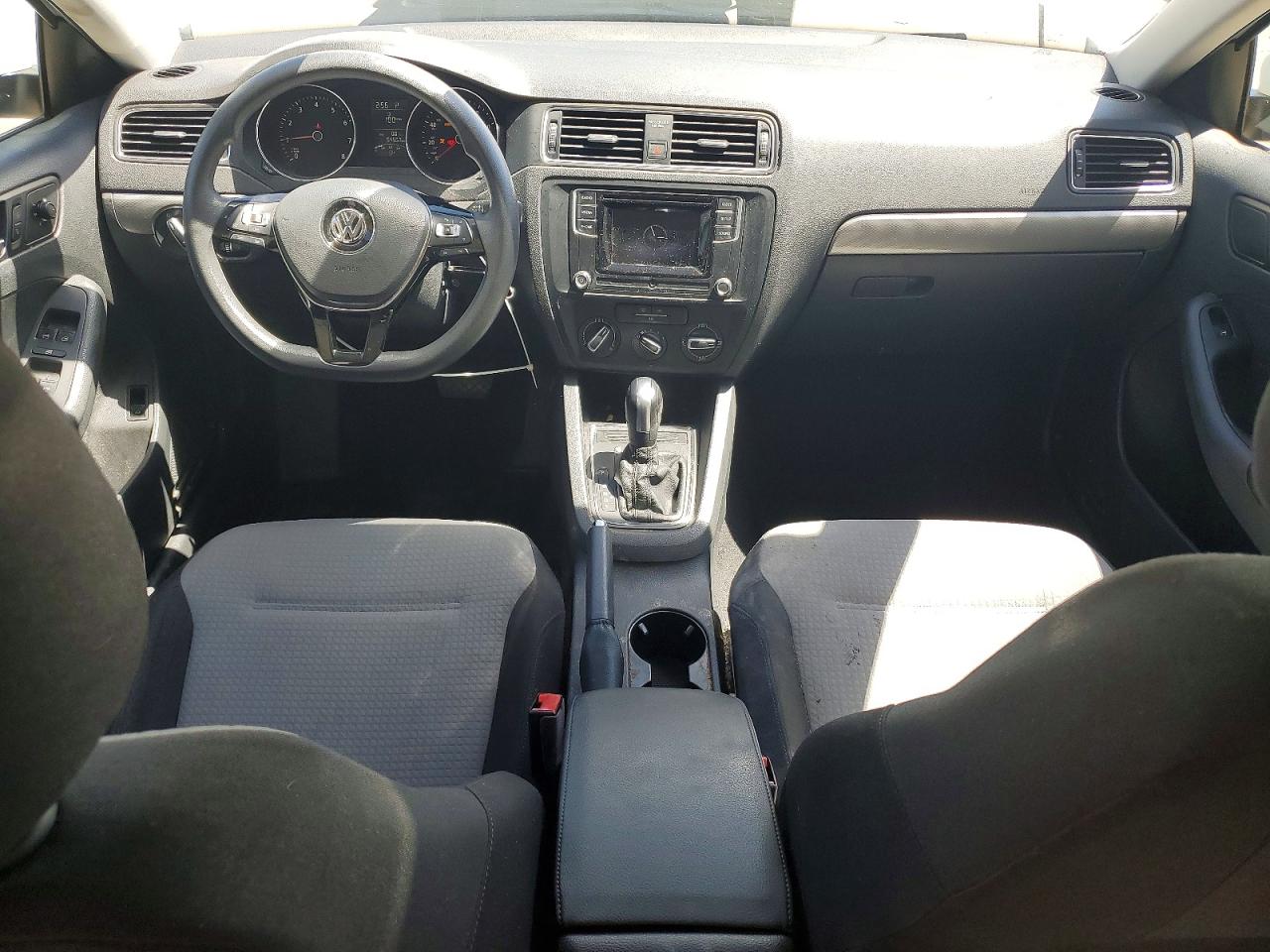 Volkswagen Jetta S
