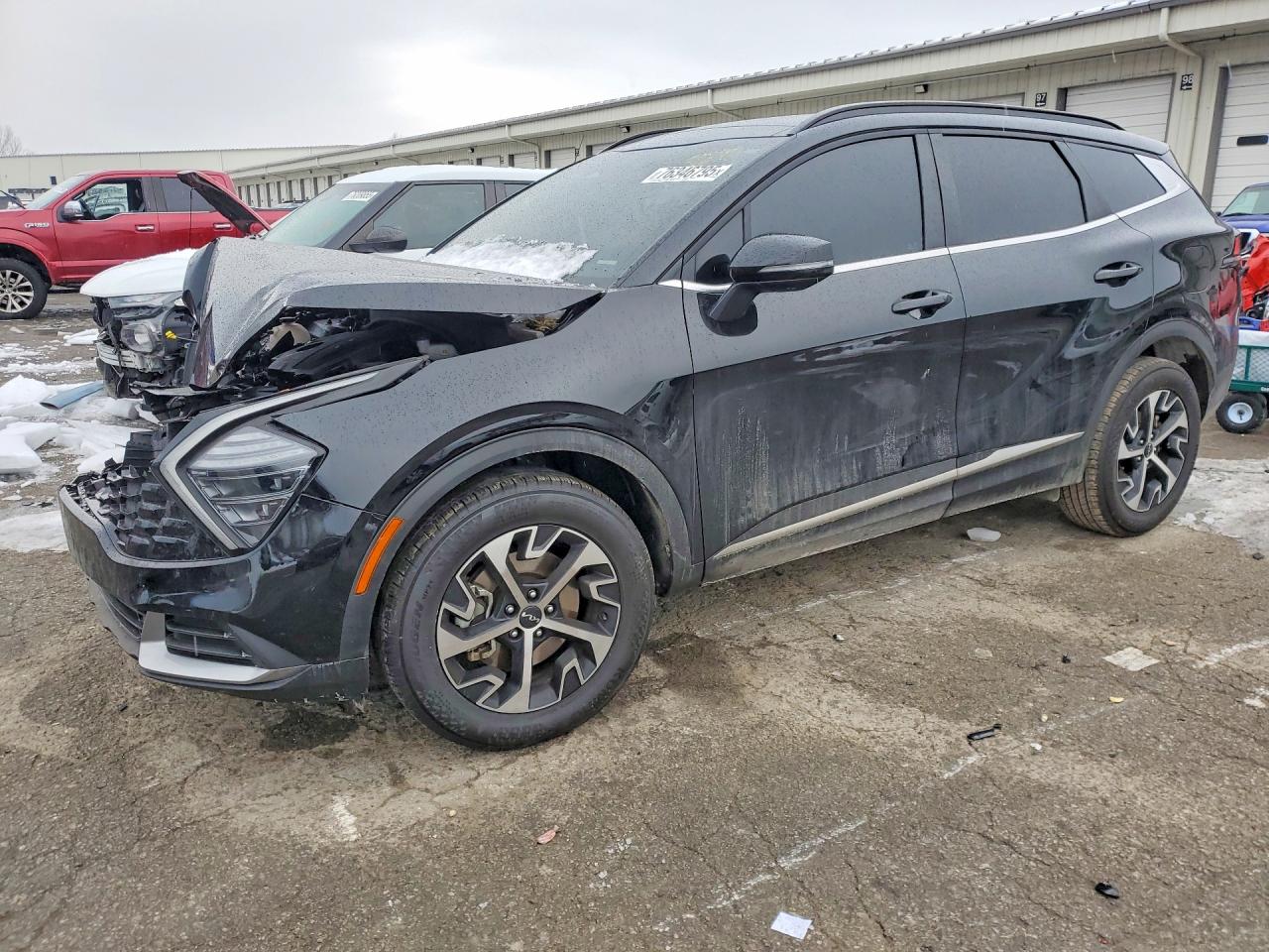 Salvage Kia Sportage Image