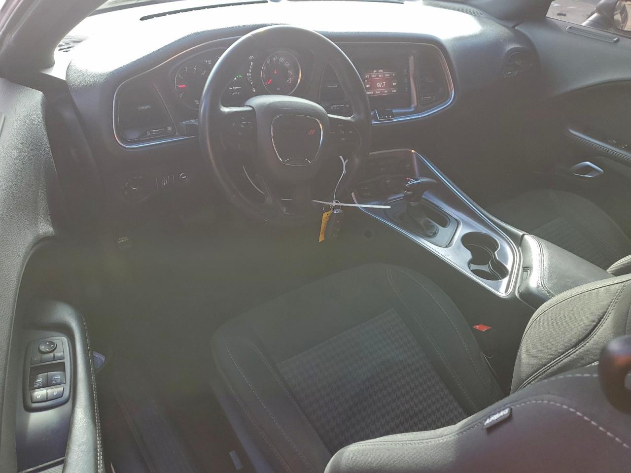 Dodge Challenger Sxt
