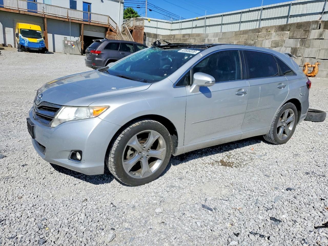 Salvage Toyota Venza Image