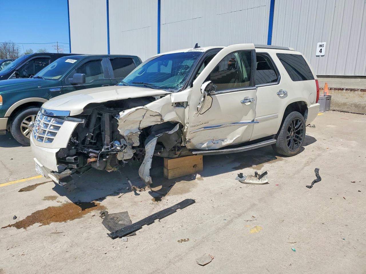 Salvage Cadillac Escalade Image