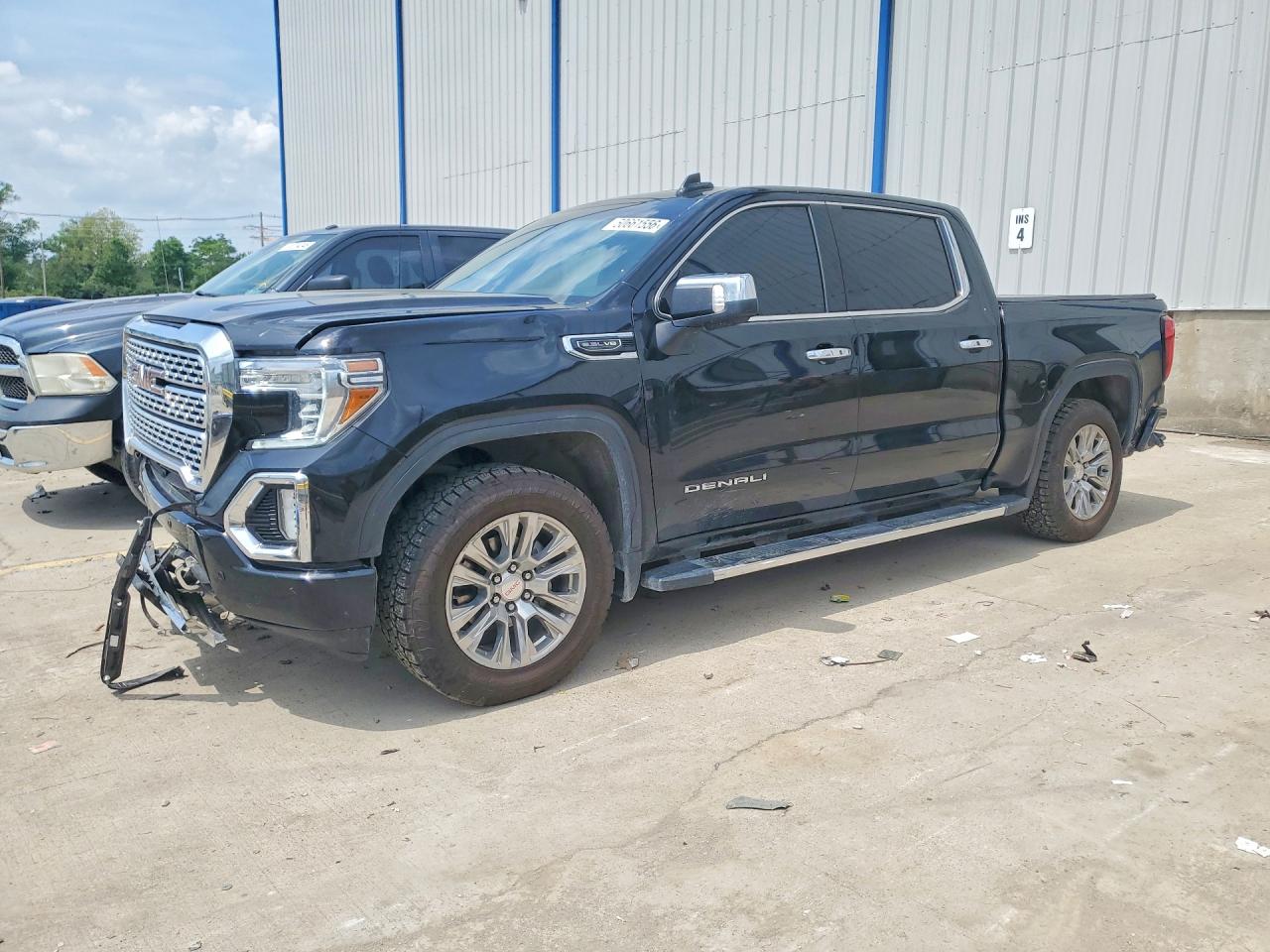 Salvage GMC Sierra Image