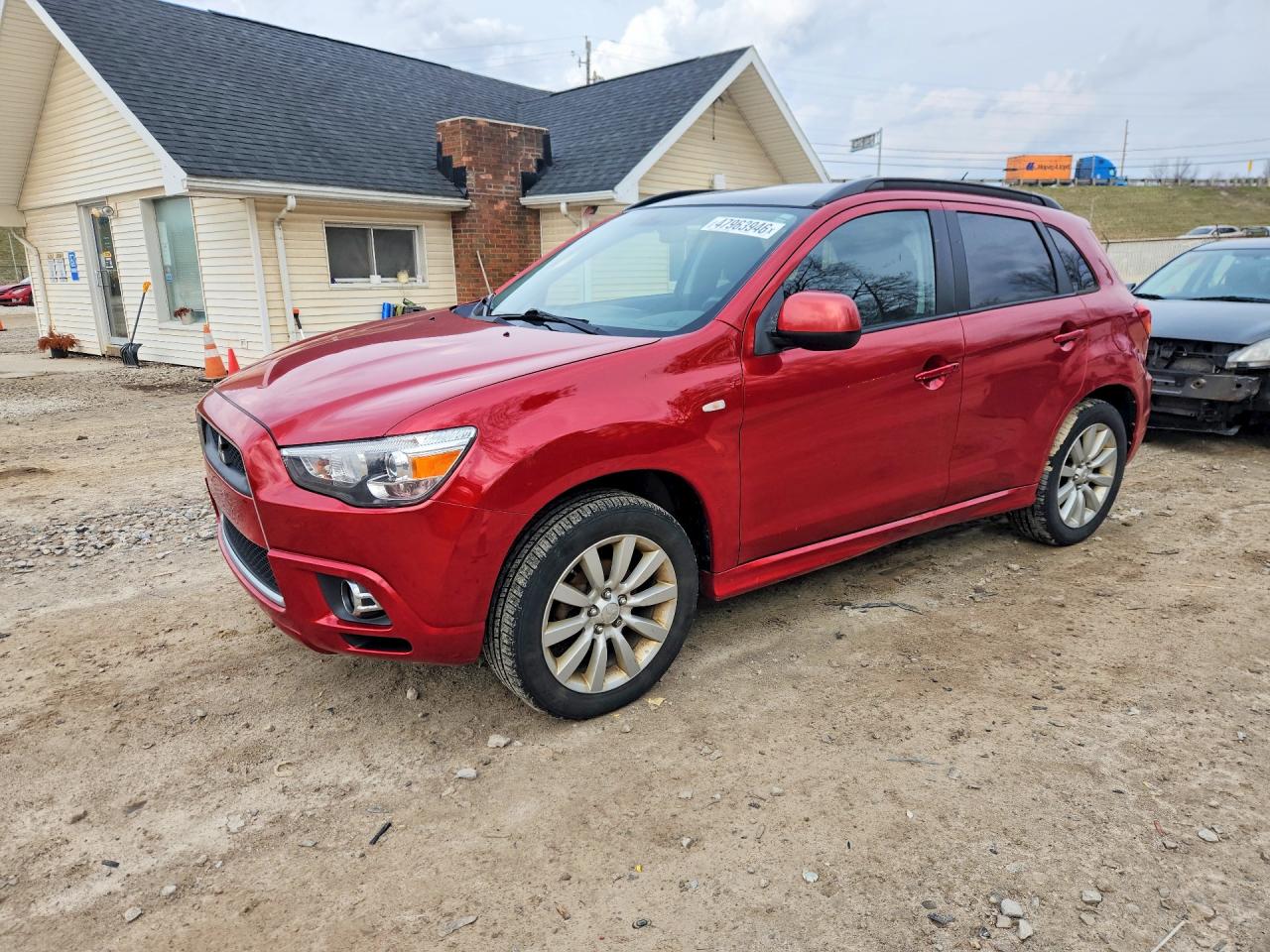Salvage Mitsubishi Outlander Image
