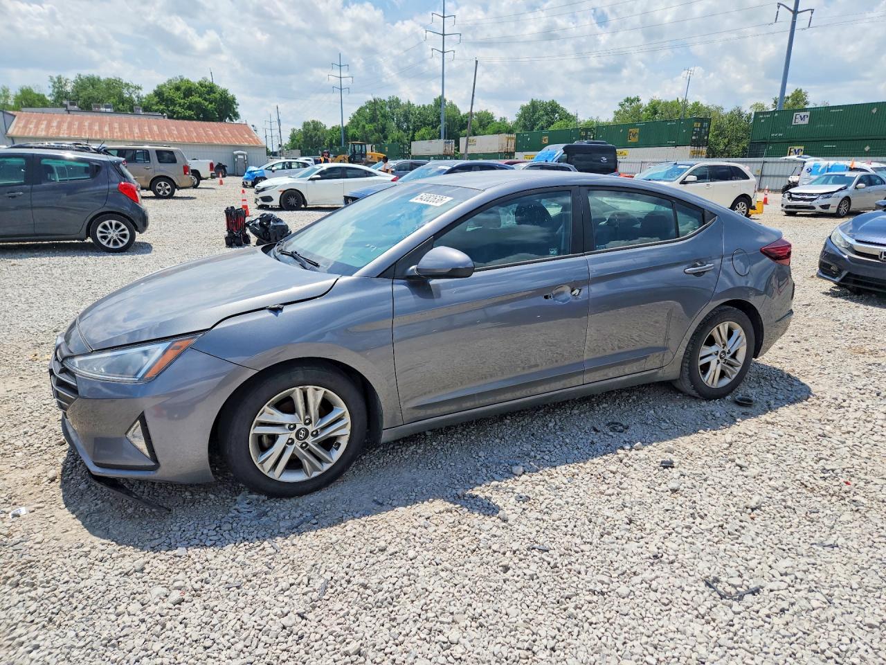 Salvage Hyundai ELANTRA Image