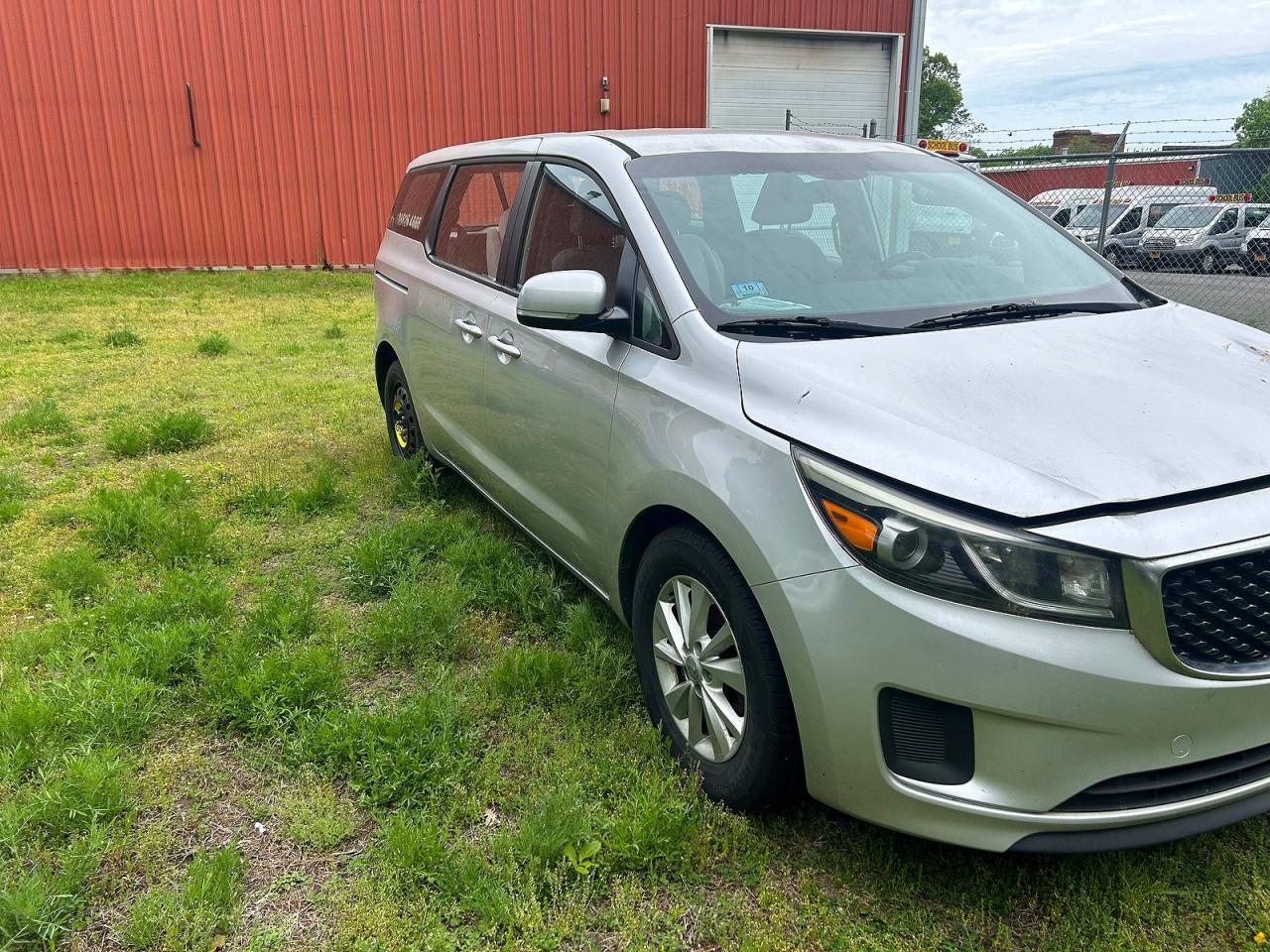 Salvage Kia Sedona Image