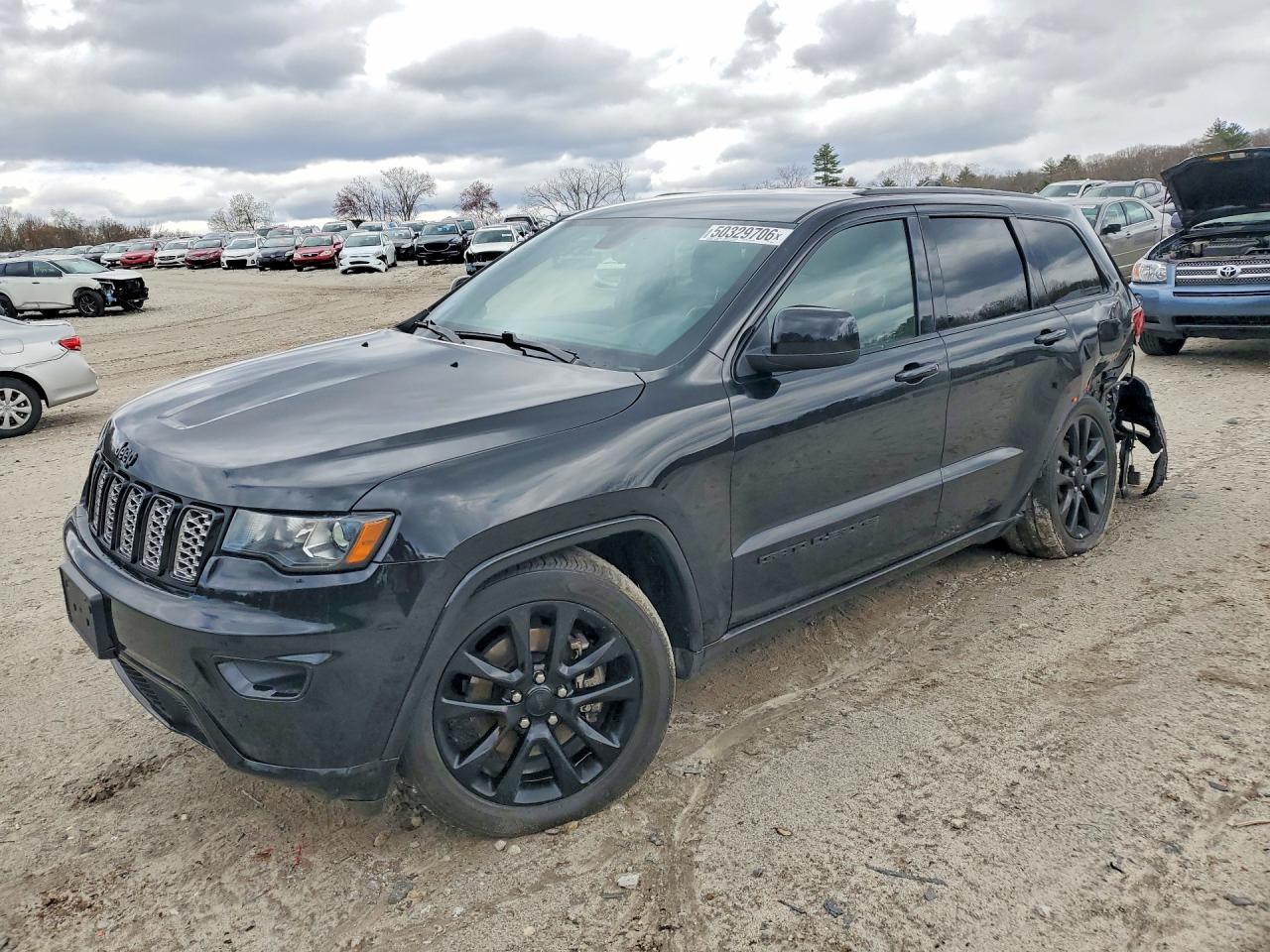 Salvage Jeep Grand Cherokee Image