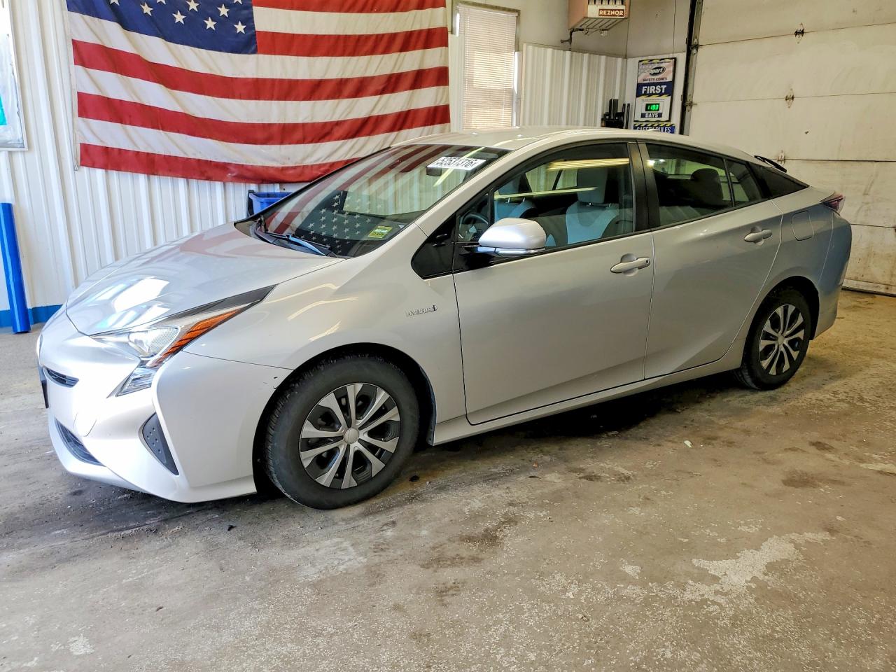 Salvage Toyota Prius Image