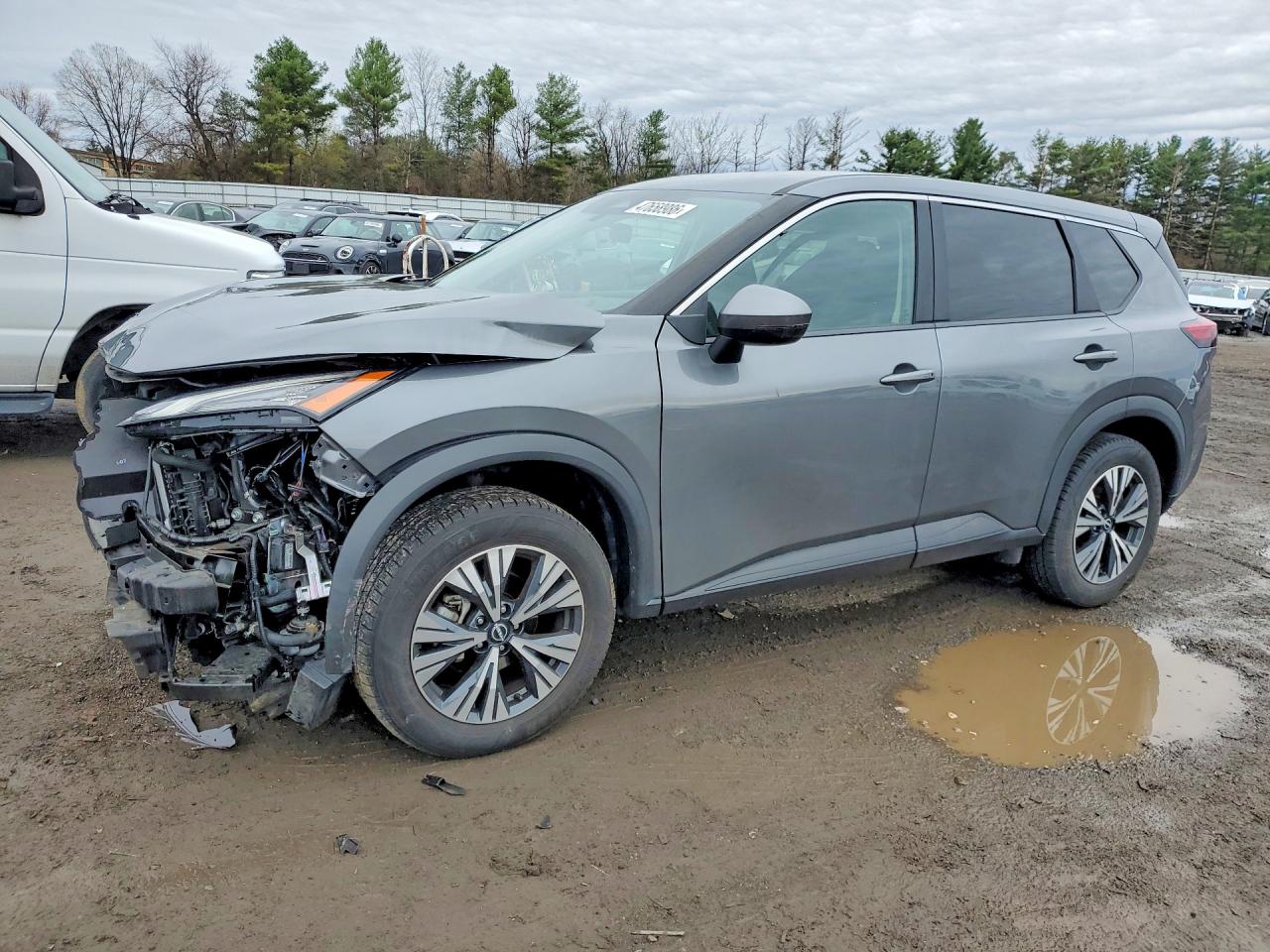 Salvage Nissan Rogue Image