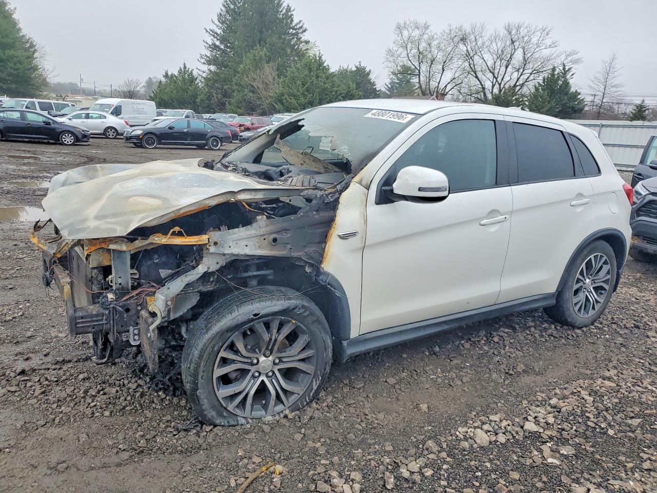 Salvage Mitsubishi Outlander Image