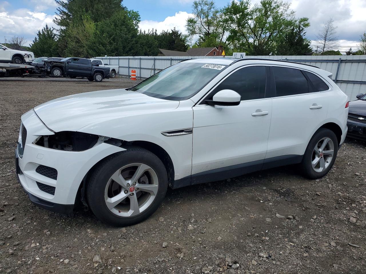Salvage Jaguar F-PACE Image