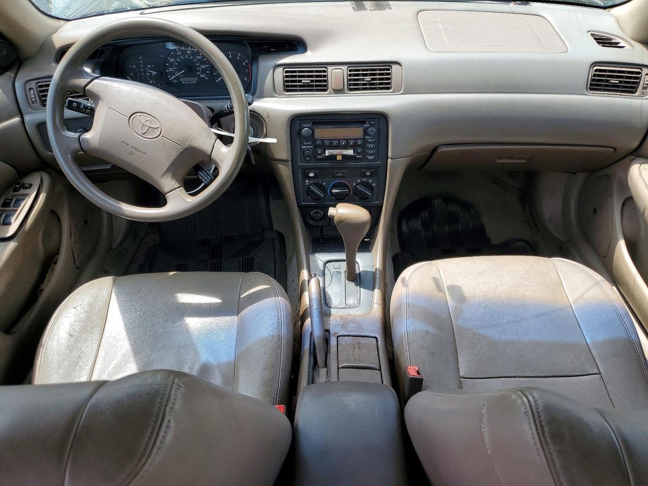 Toyota Camry Le V6