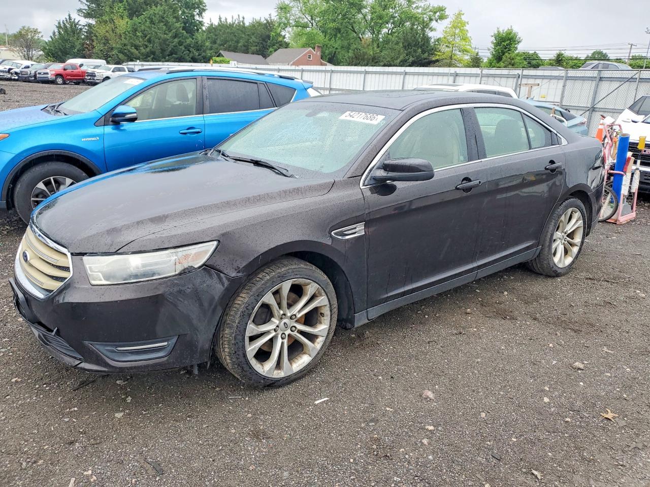 Salvage Ford Taurus Image
