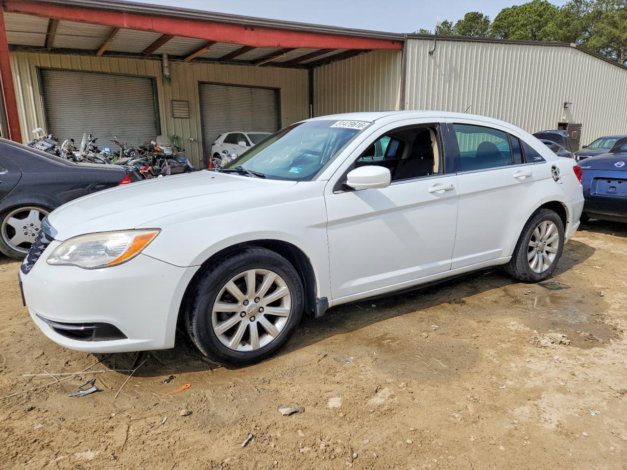 Salvage Chrysler 200 Image
