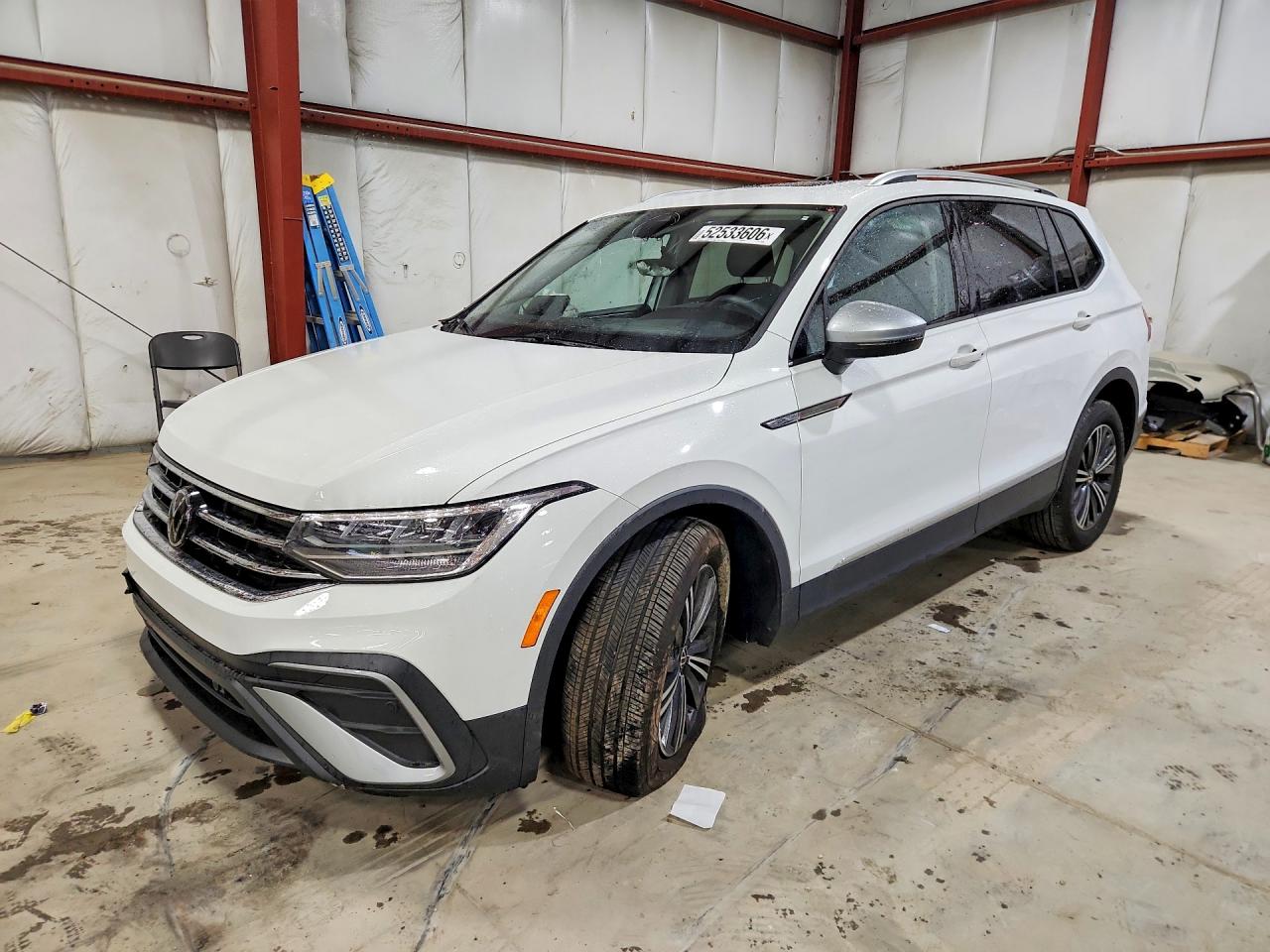 Salvage Volkswagen Tiguan Image