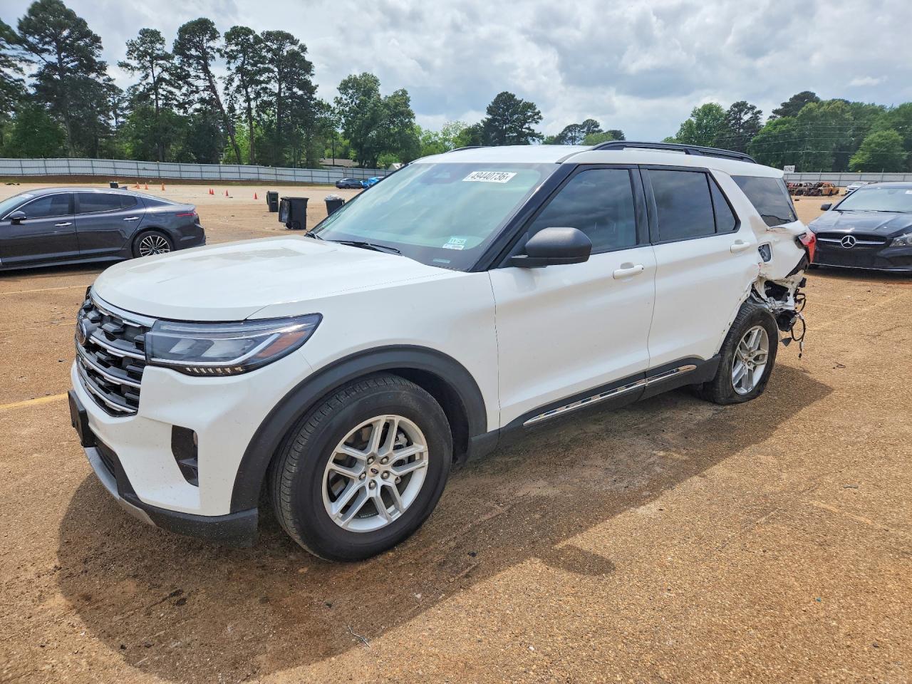 Salvage Ford Explorer Image