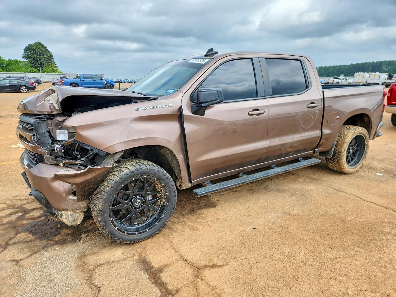 Salvage Chevrolet Silverado Image