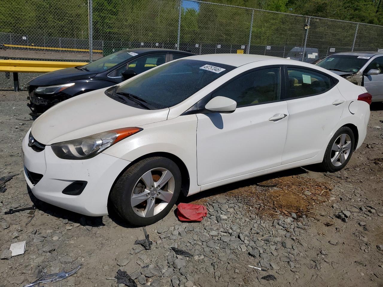 Salvage Hyundai ELANTRA Image