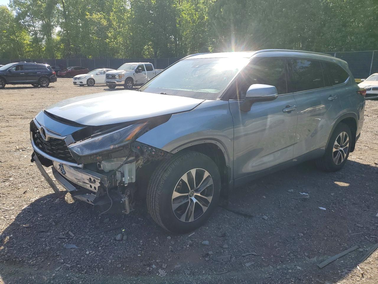 Salvage Toyota Highlander Image