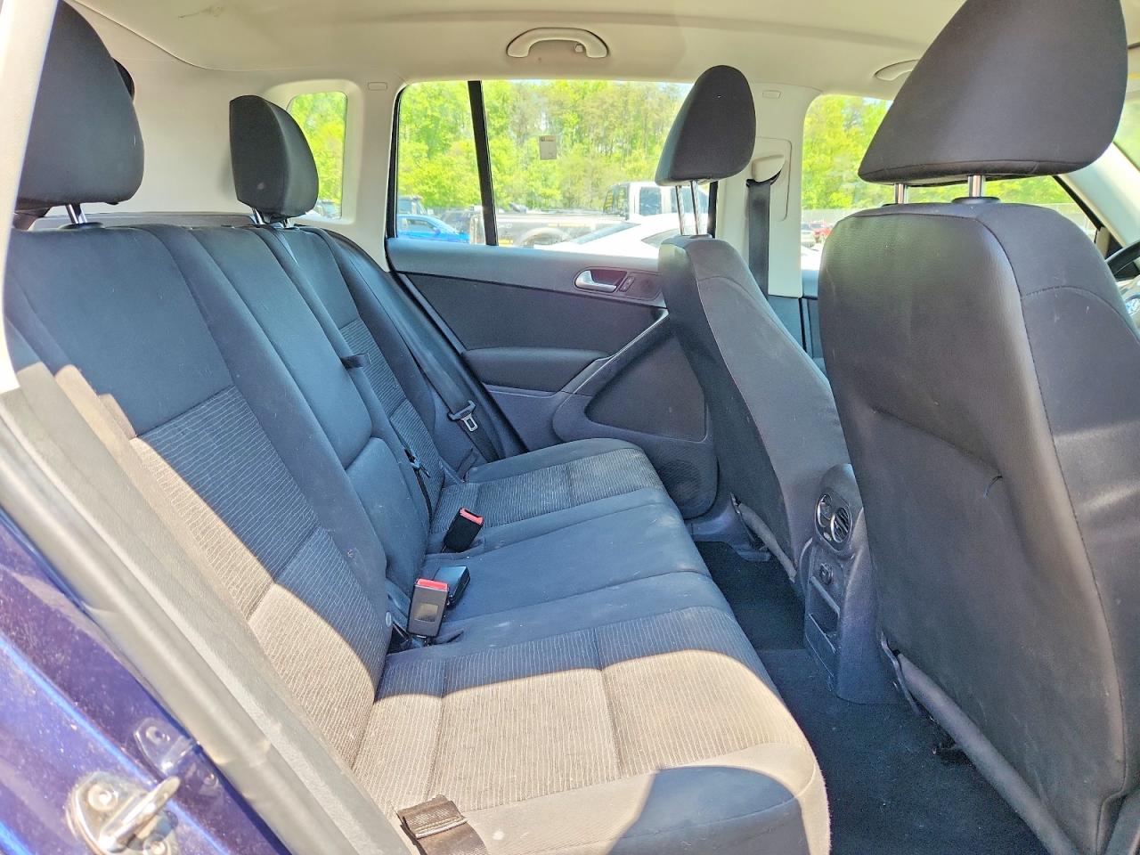 Volkswagen Tiguan S