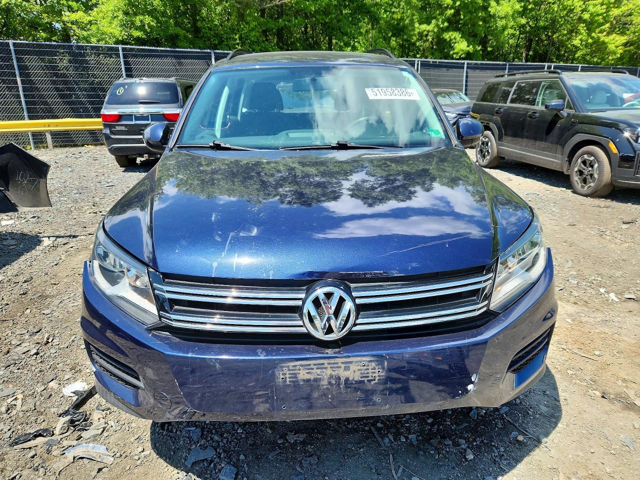 Volkswagen Tiguan S