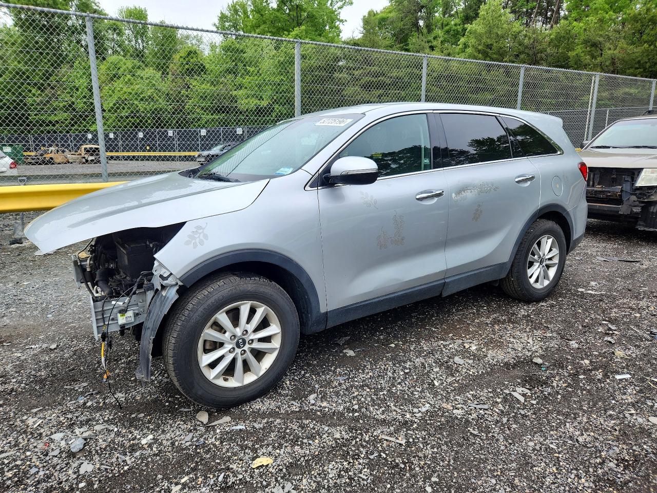 Salvage Kia Sorento Image