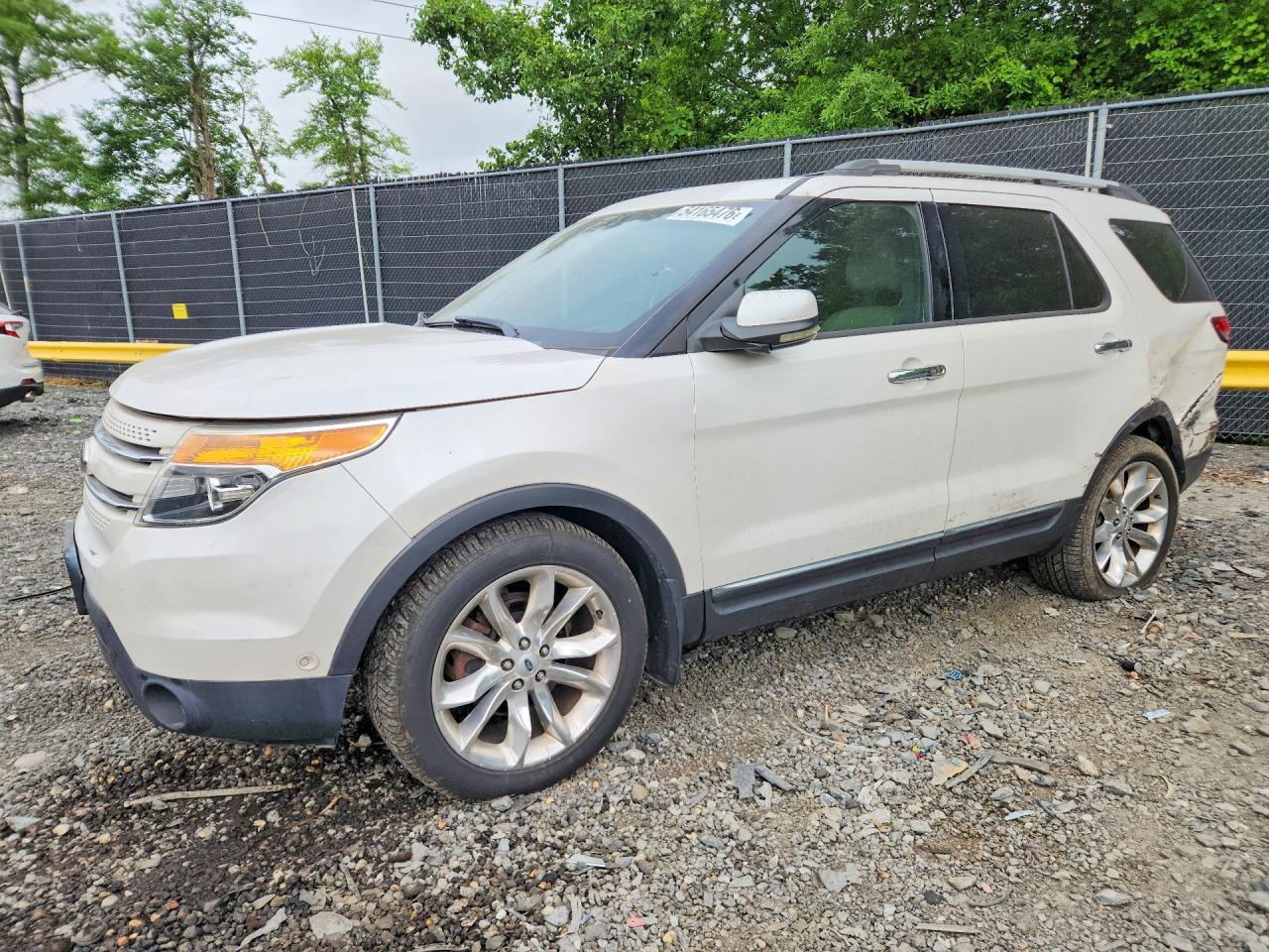 Salvage Ford Explorer Image