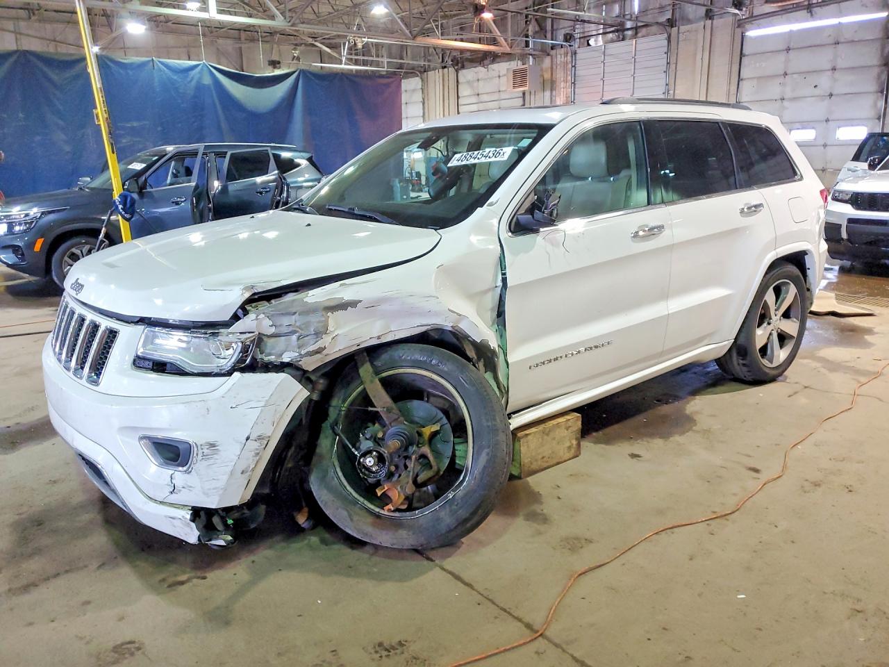 Salvage Jeep Cherokee Image