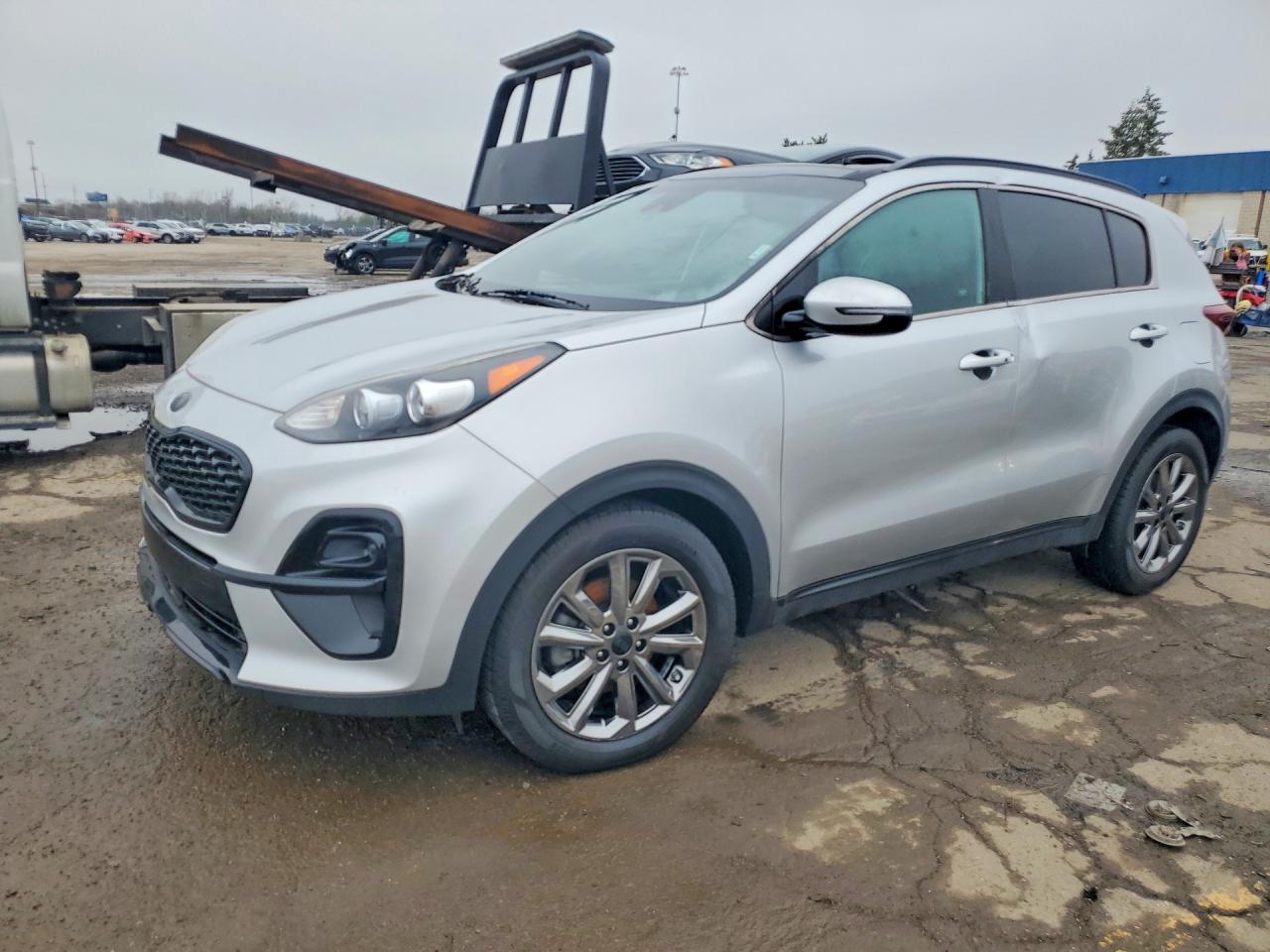 Salvage Kia Sportage Image