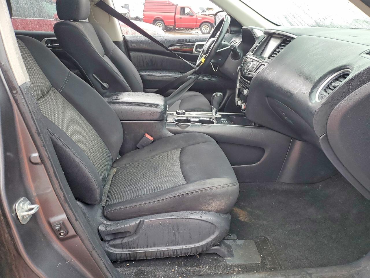 Nissan Pathfinder S