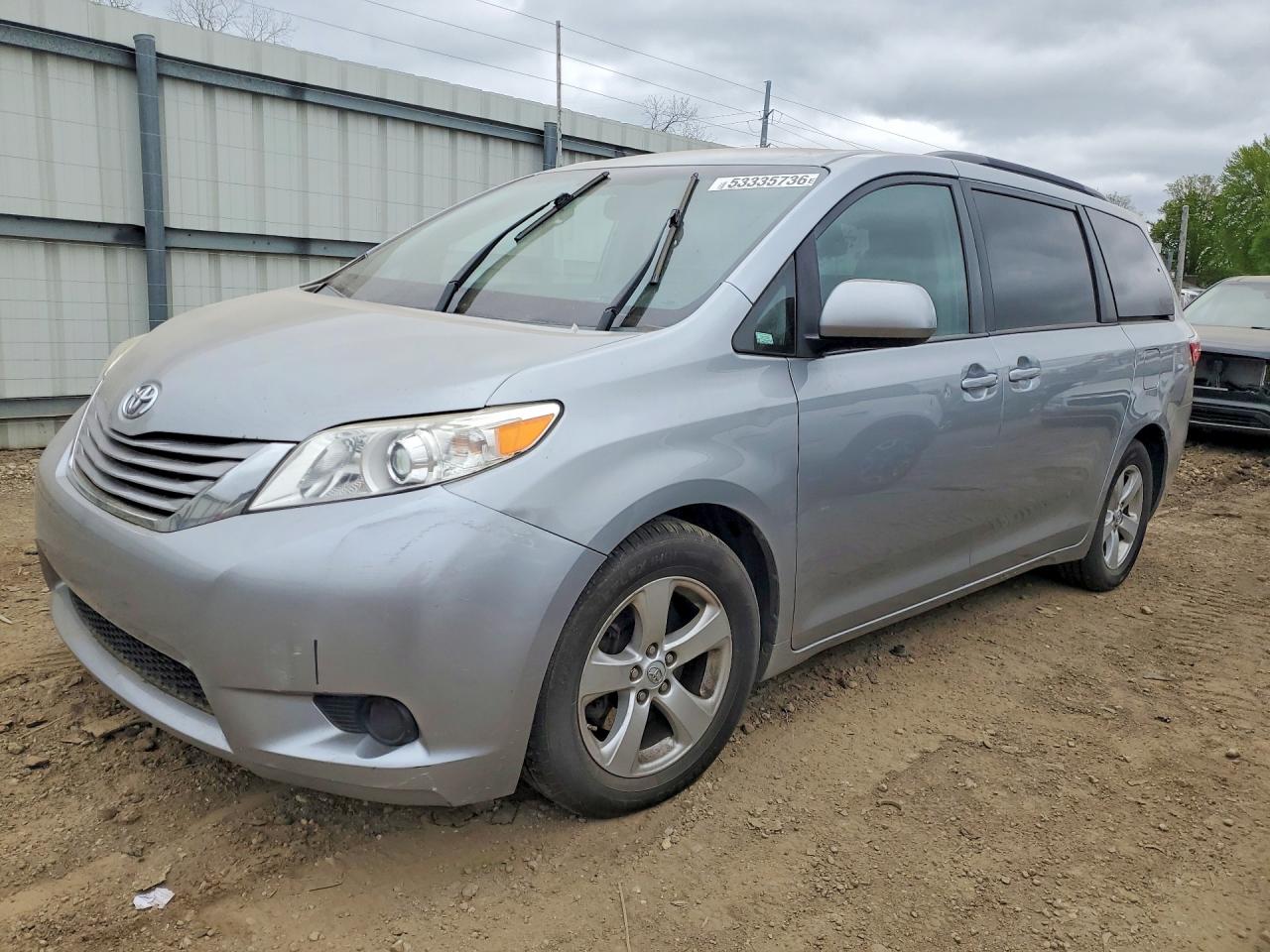 Salvage Toyota Sienna Image