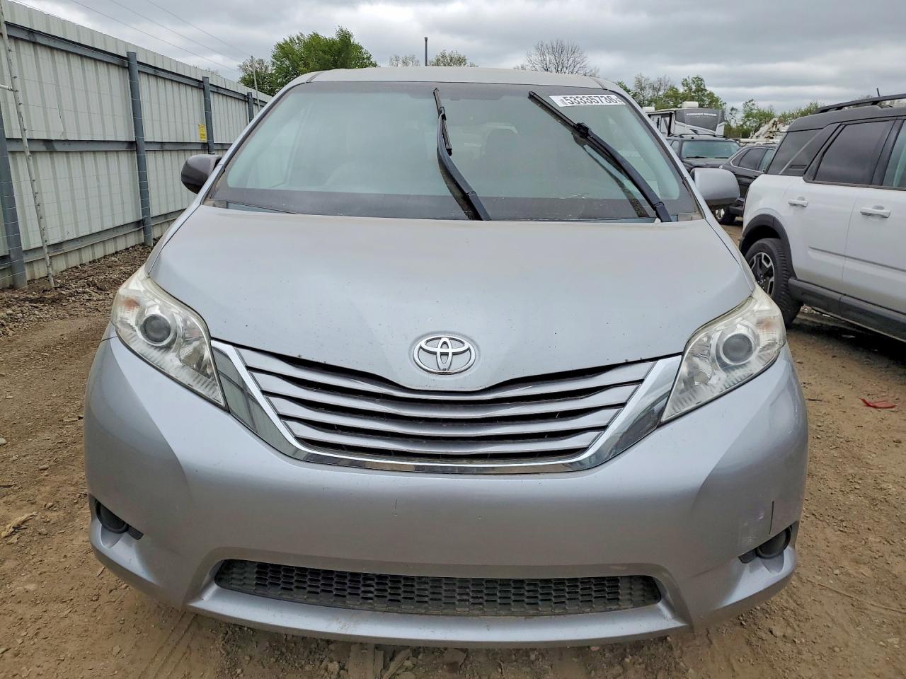 Toyota Sienna Le