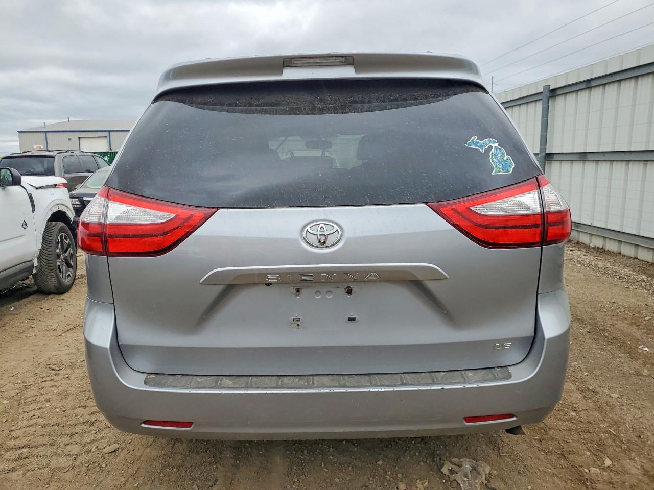 Toyota Sienna Le