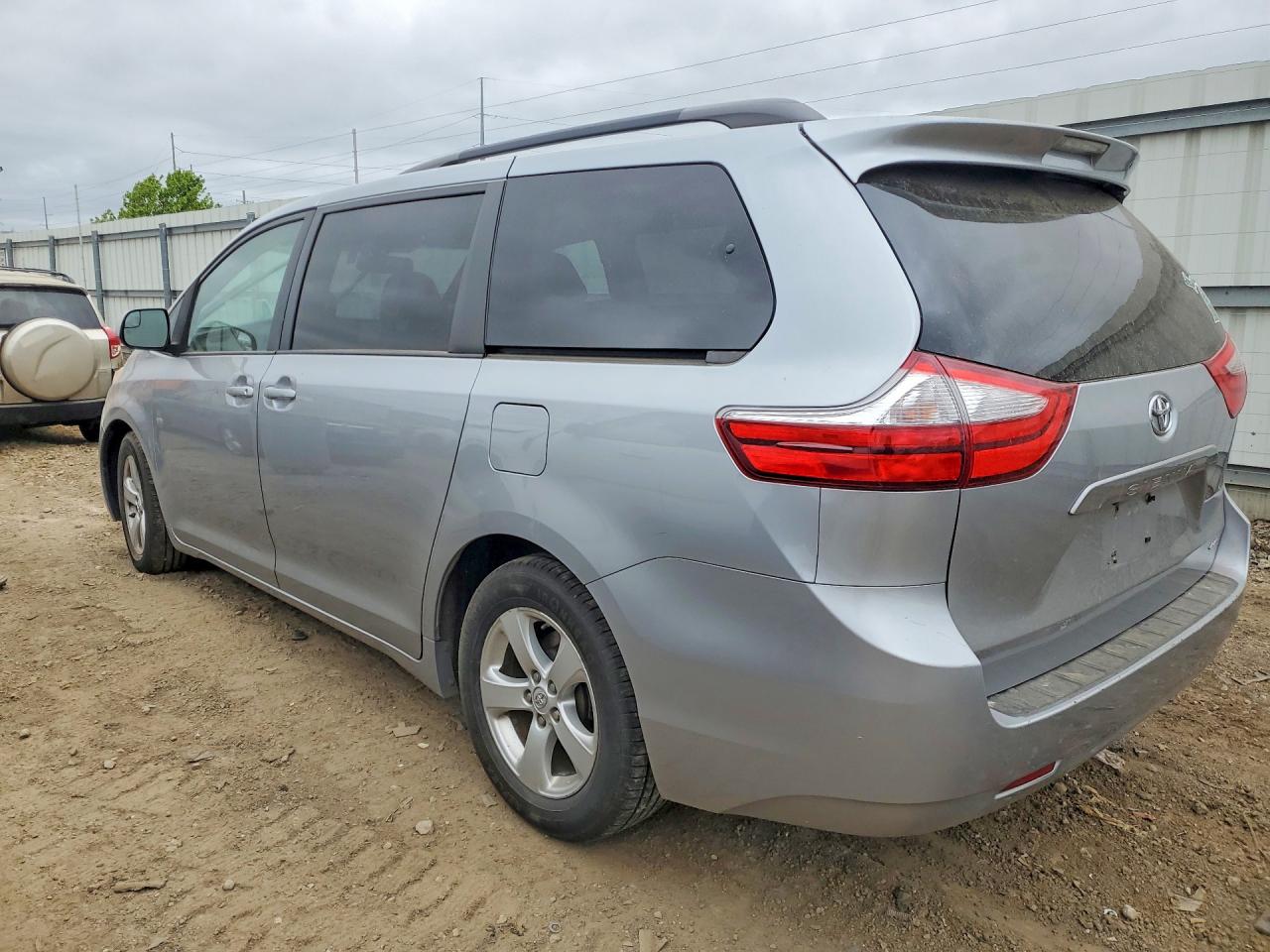 Toyota Sienna Le