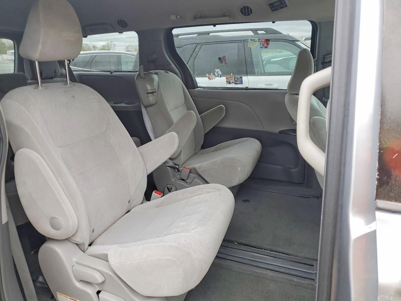 Toyota Sienna Le