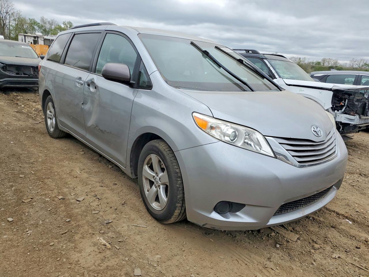 Toyota Sienna Le