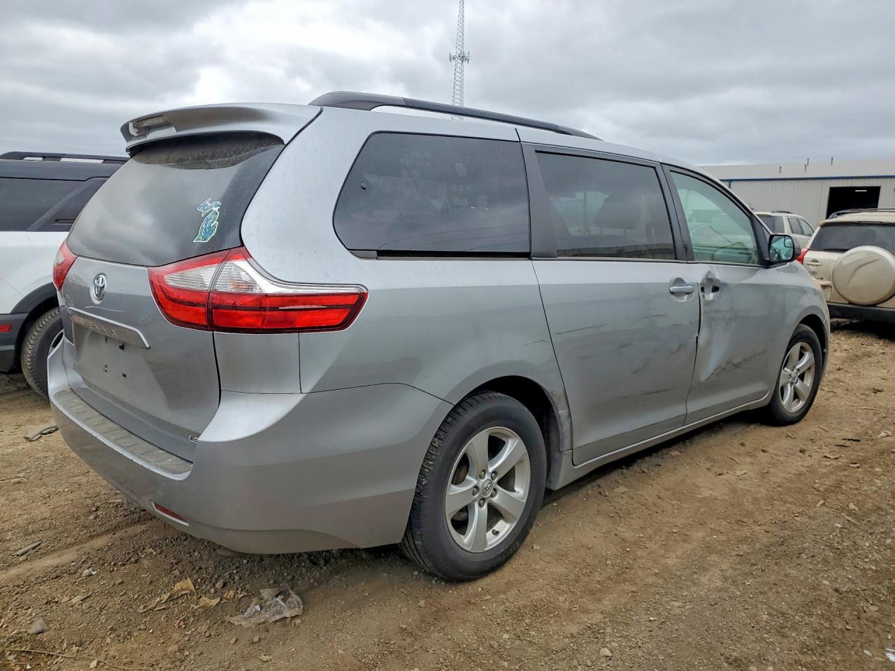 Toyota Sienna Le