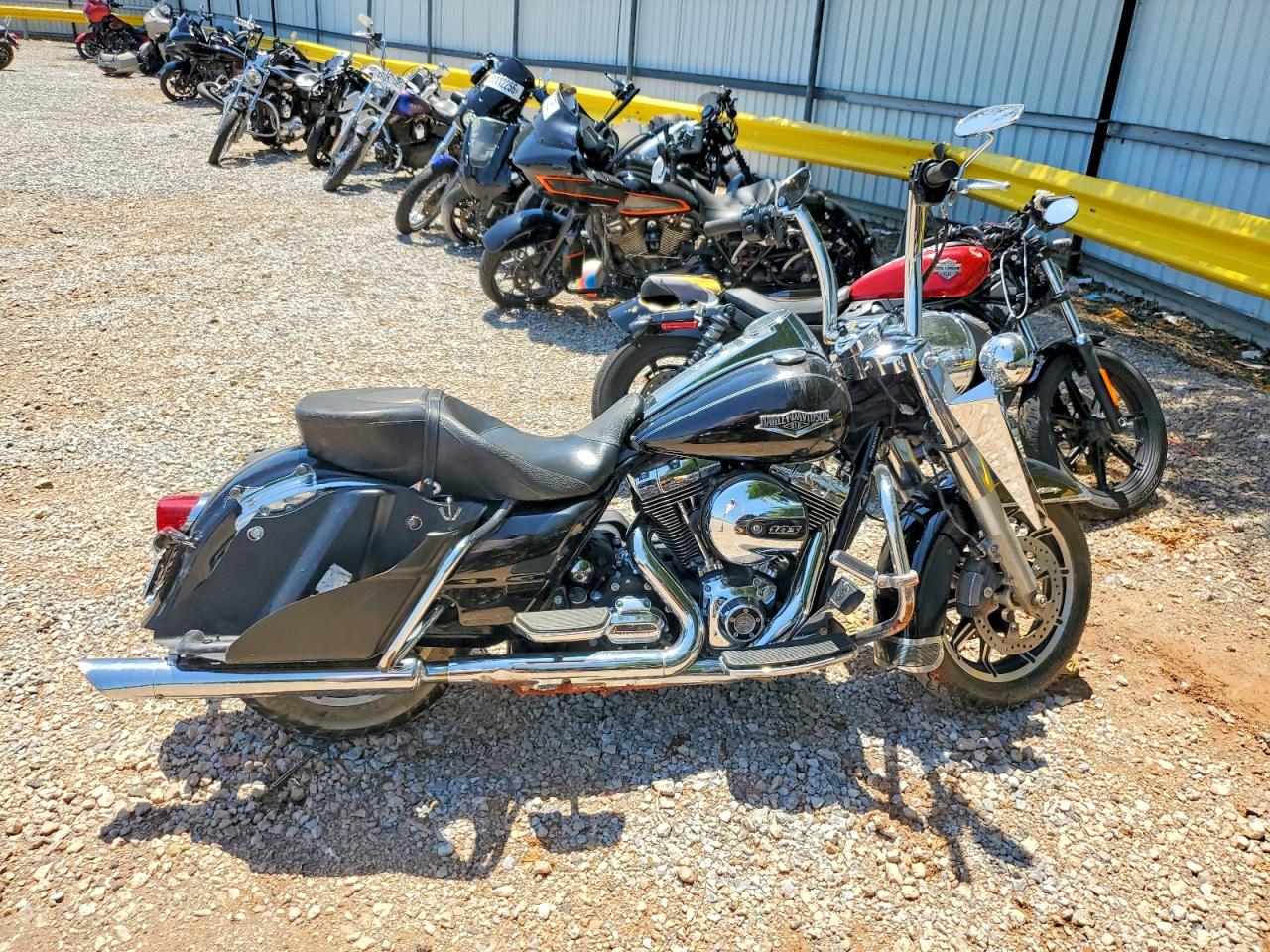 Salvage Harley-Davidson Fl Image