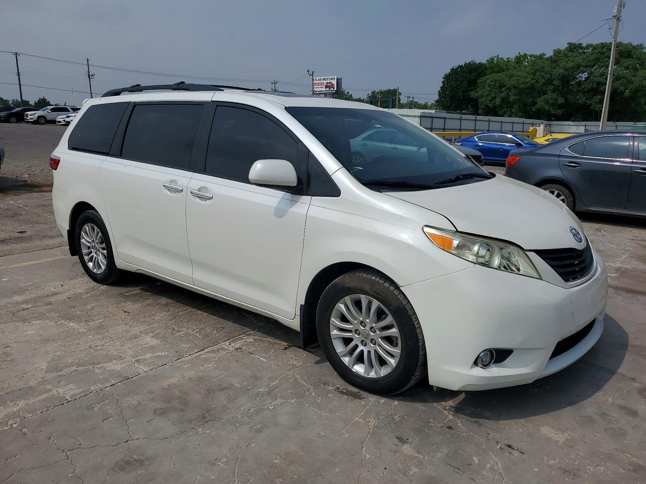 Toyota Sienna Xle Premium 8-passenger
