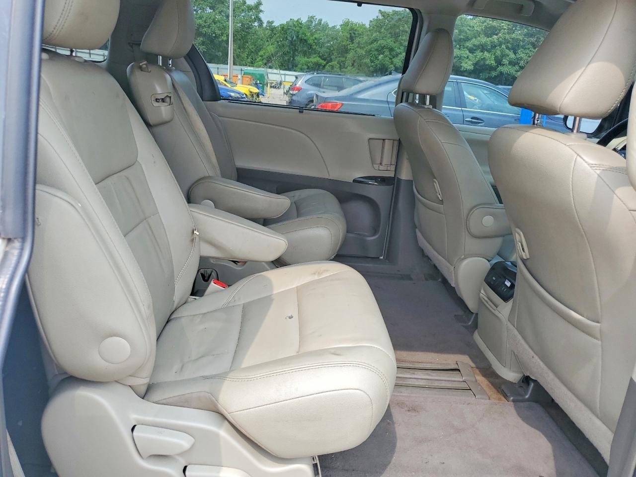 Toyota Sienna Xle Premium 8-passenger