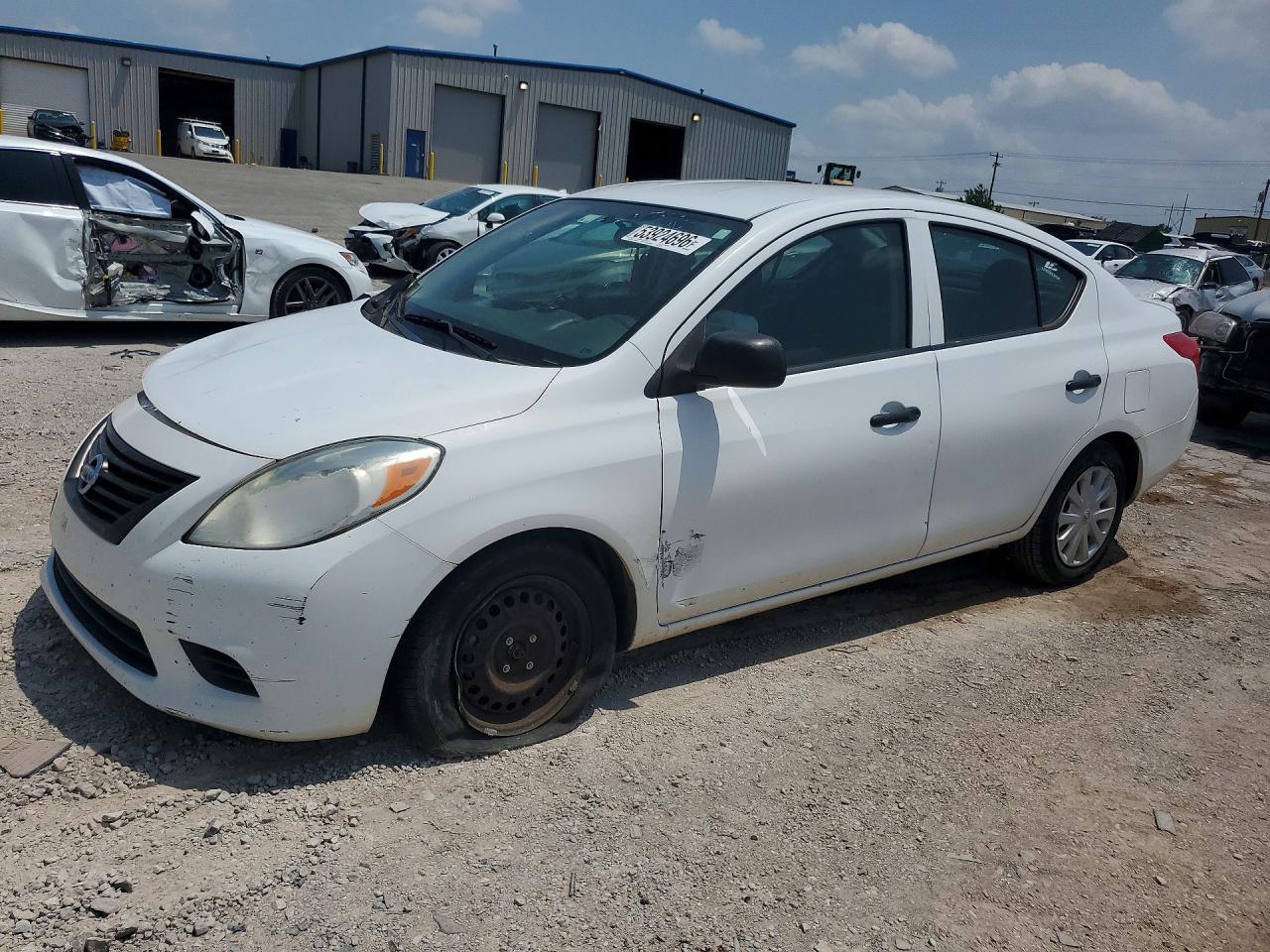 Salvage Nissan Versa Image