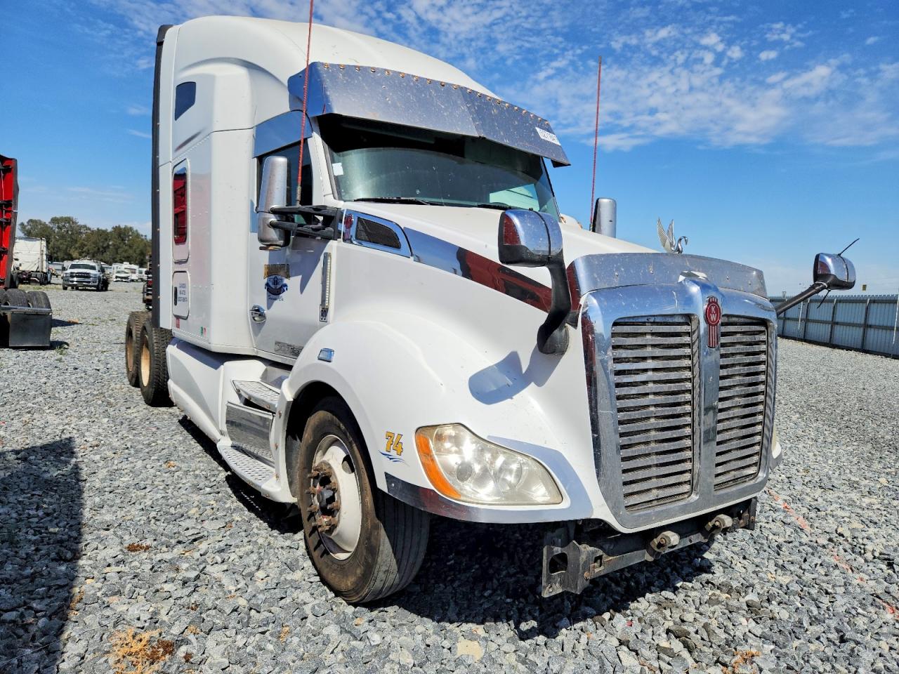 Salvage Kenworth Tractor Image