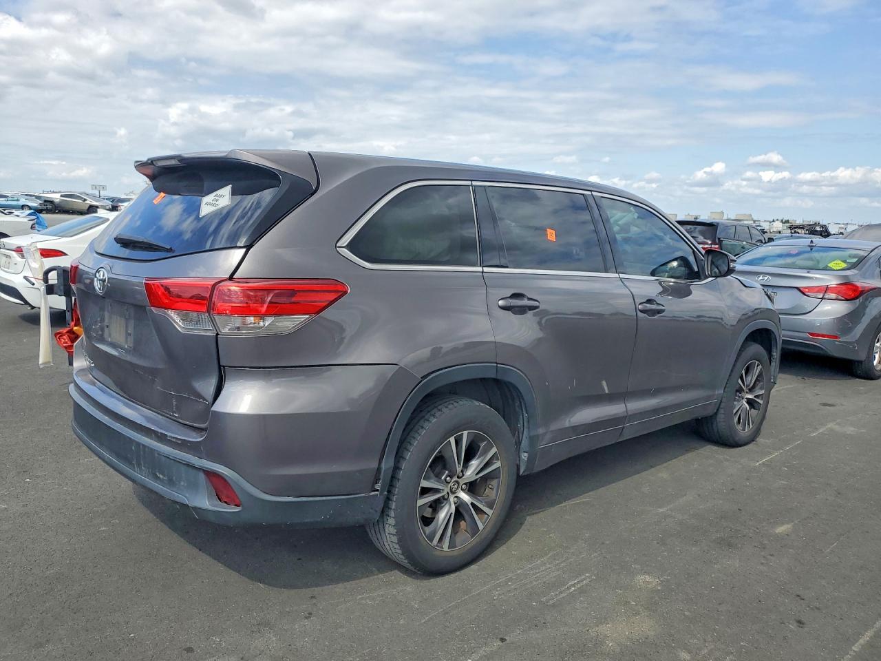 Toyota Highlander Le