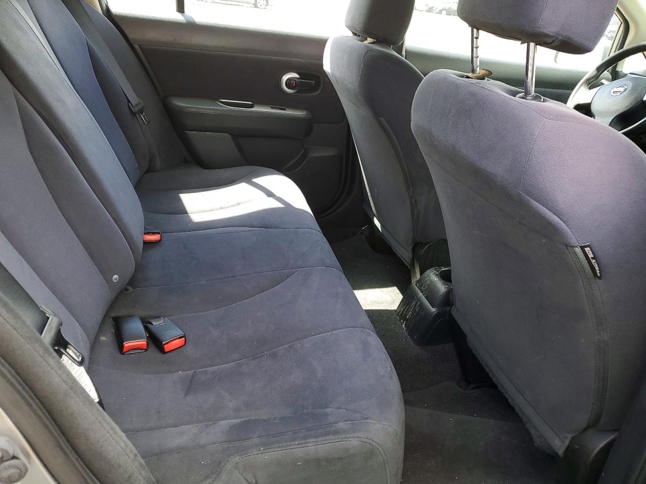 Nissan Versa 1.8 S