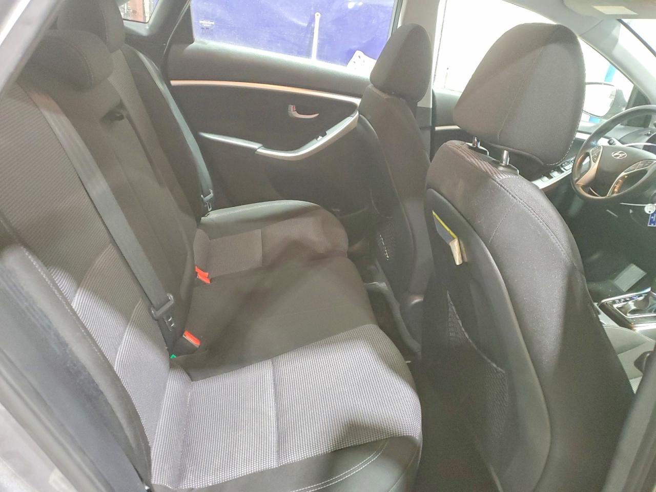 Hyundai ELANTRA Base
