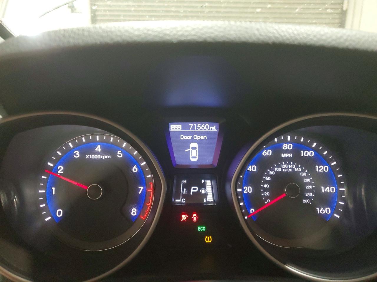Hyundai ELANTRA Base