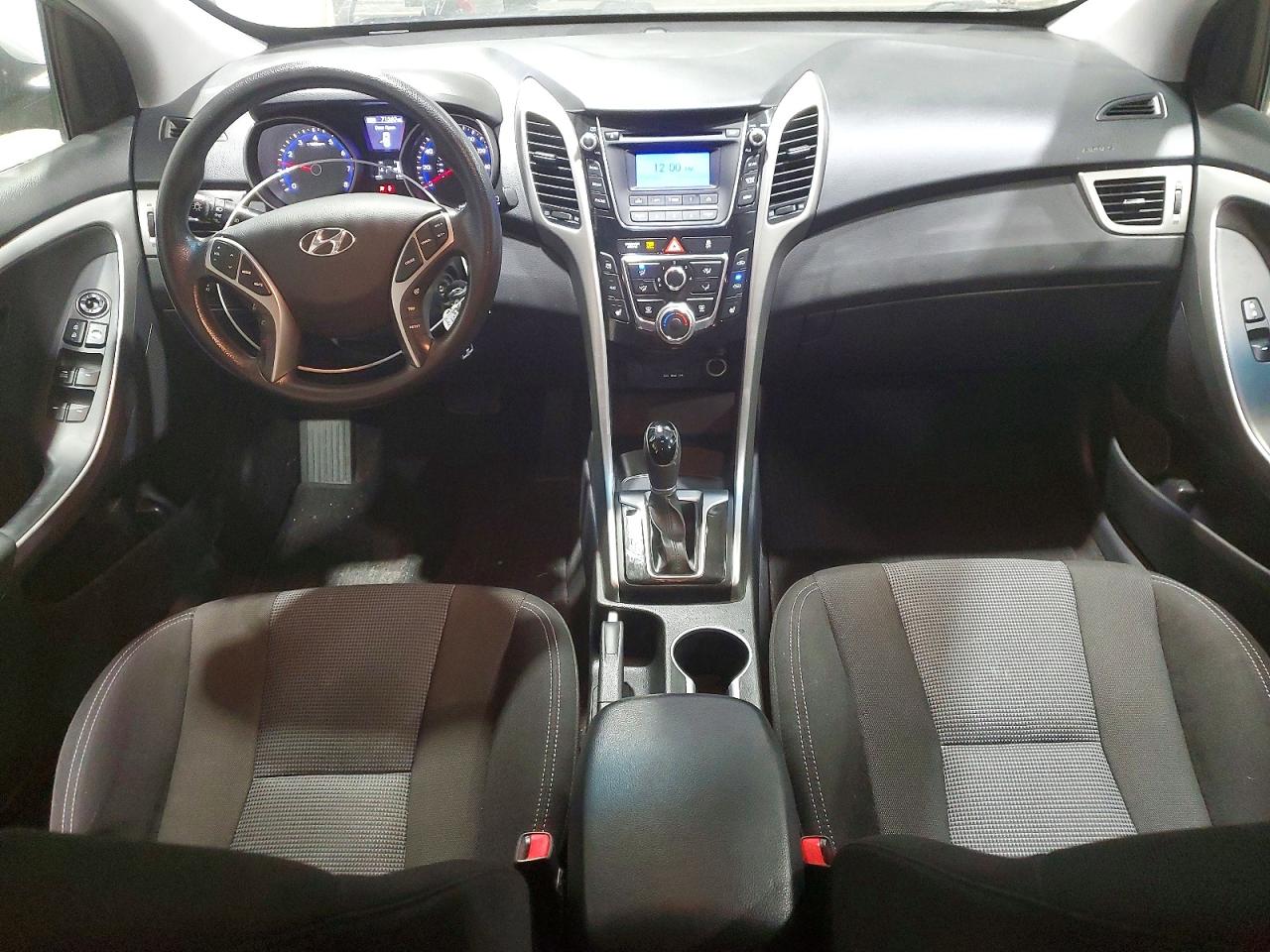 Hyundai ELANTRA Base