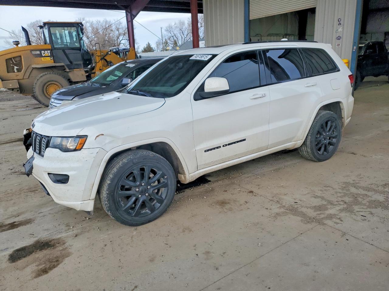 Salvage Jeep Grand Cherokee Image