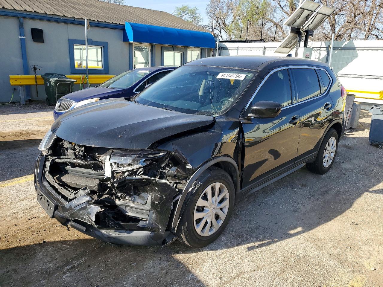 Salvage Nissan Rogue Image