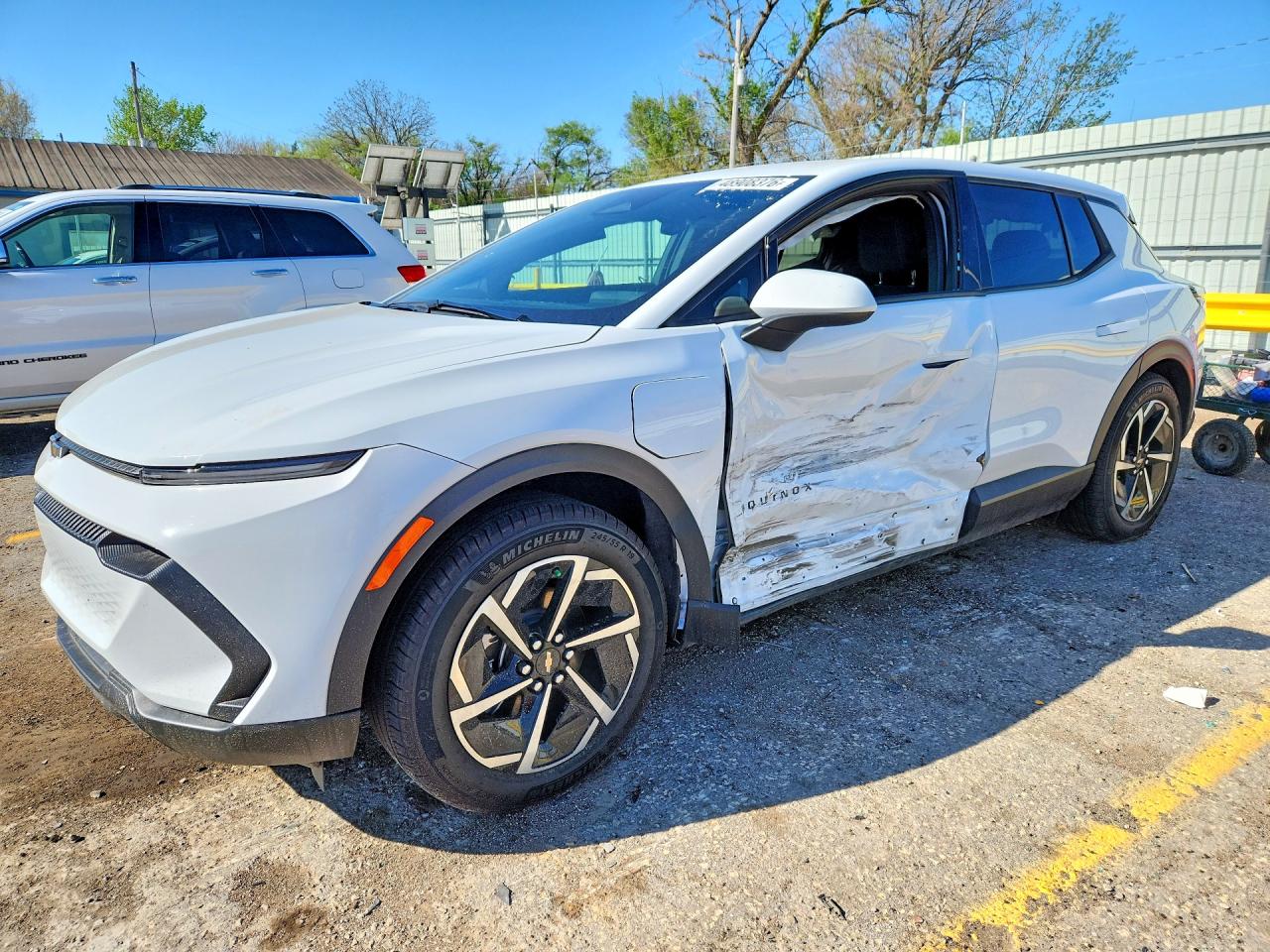 Salvage Chevrolet Equinox Image