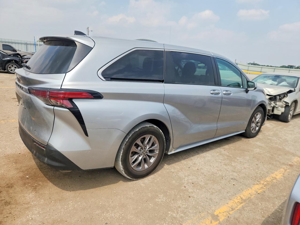 Toyota Sienna Le